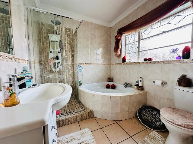 3 Bedroom House For Sale in Mayfield Park
