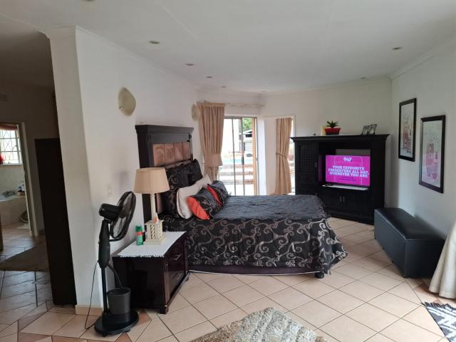 3 Bedroom House For Sale in Mayfield Park