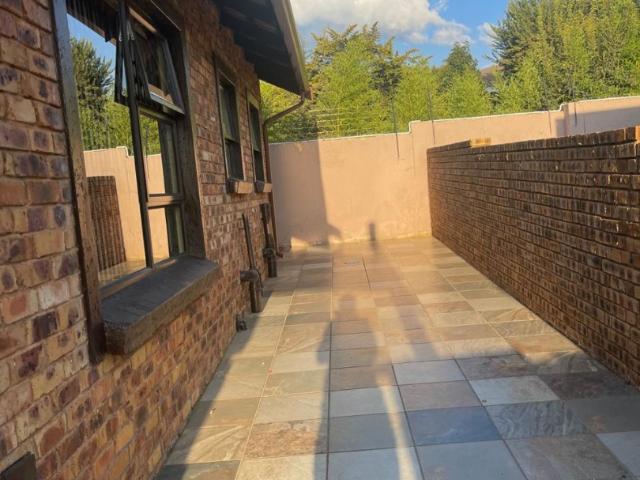 3 Bedroom House For Sale in Meredale