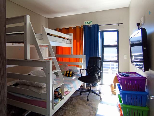 3 Bedroom House For Sale in Midstream Ridge Estate