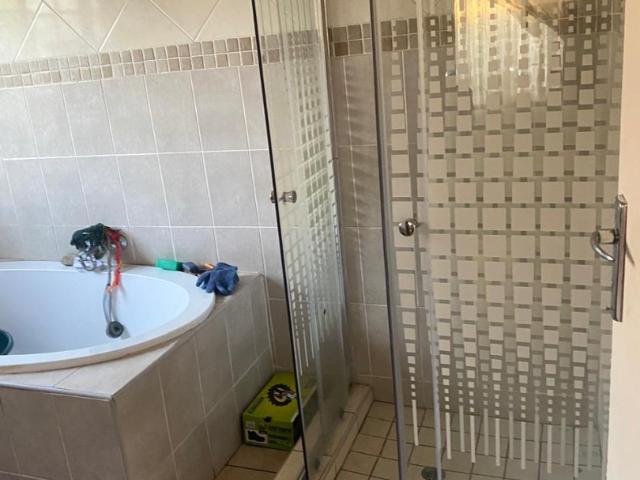 3 Bedroom House For Sale in Mineralia