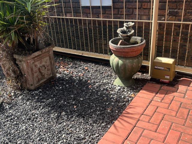3 Bedroom House For Sale in Mineralia