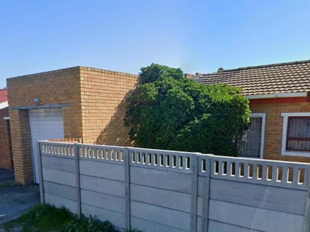 3 Bedroom House For Sale in Muizenberg