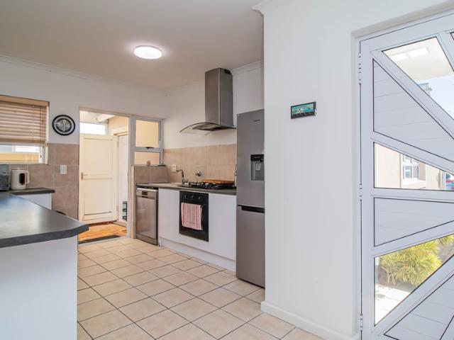 3 Bedroom House For Sale in Muizenberg