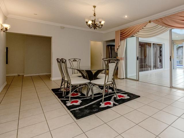 3 Bedroom House For Sale in Noordheuwel