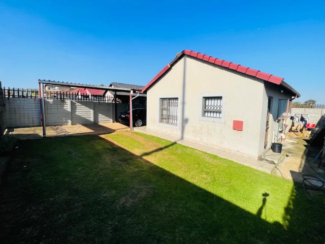 3 Bedroom House For Sale in Naturena