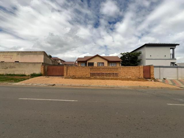 3 Bedroom House For Sale in Naturena
