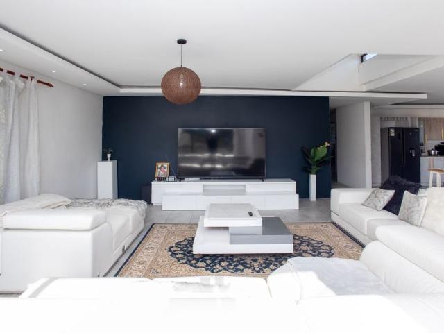 3 Bedroom House For Sale in Nahoon Valley Park