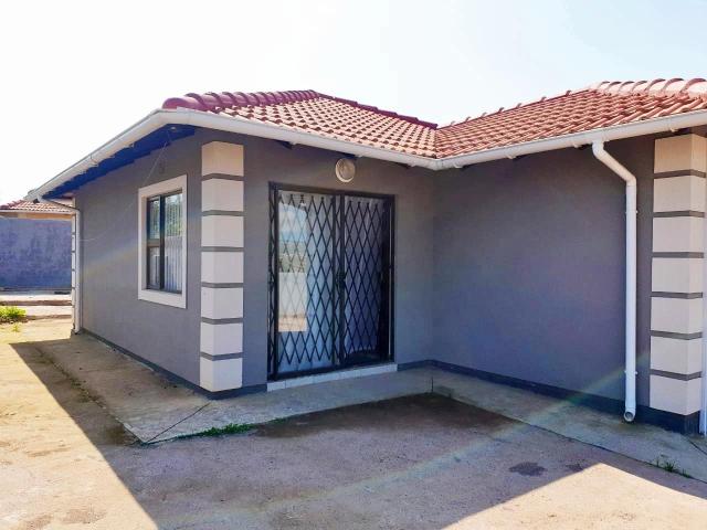 3 Bedroom House For Sale in Ncambedlana