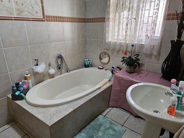 3 Bedroom House For Sale in New Redruth