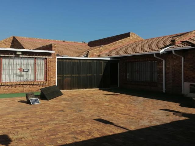 3 Bedroom house for sale in New State Areas, Springs