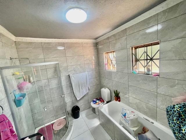3 Bedroom House For Sale in Newcastle Central