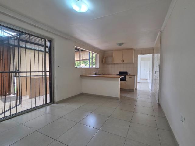 3 Bedroom House For Sale in South Crest