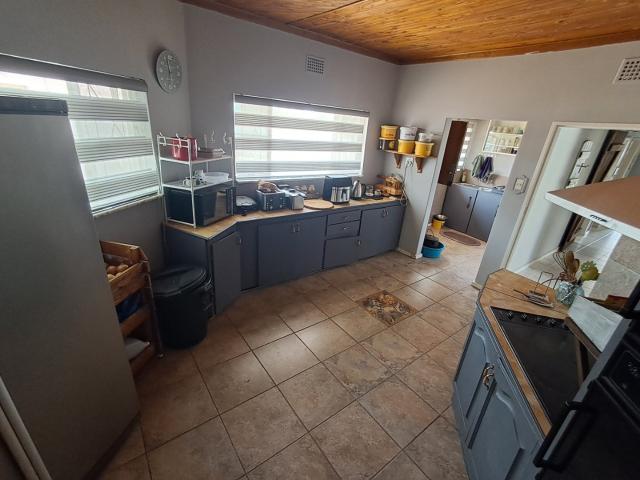 3 Bedroom House For Sale in Songloed