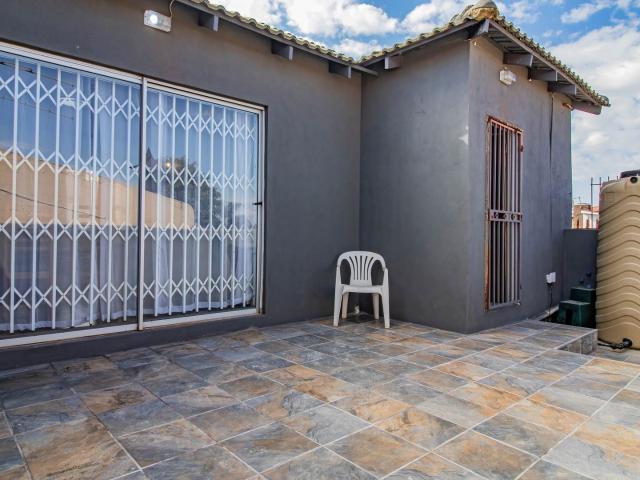 3 Bedroom House For Sale in Sophiatown