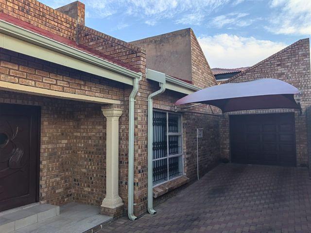 3 Bedroom House For Sale in Soshanguve K