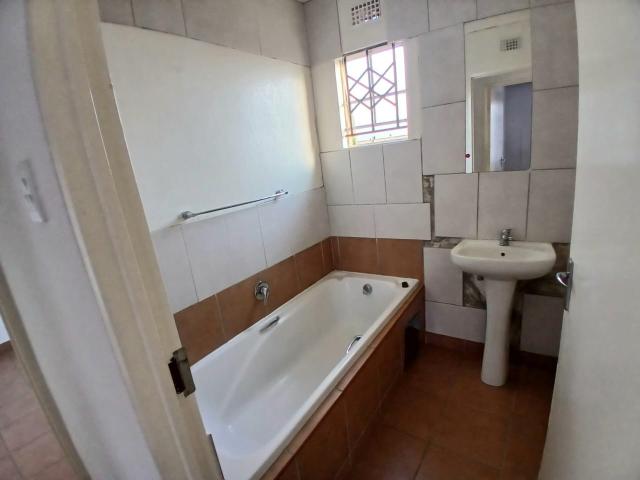 3 Bedroom House For Sale in Savanna City