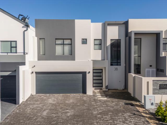 3 Bedroom House For Sale in Sandown