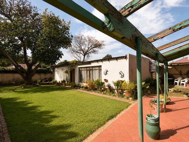 3 Bedroom House For Sale in Selection Park