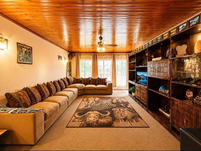 3 Bedroom House For Sale in Shalimar Ridge