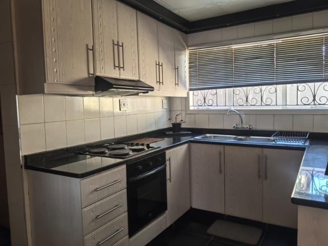 3 Bedroom House For Sale in Shallcross