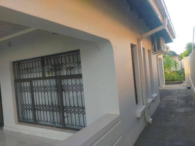 3 bedroom house for sale in shayandima