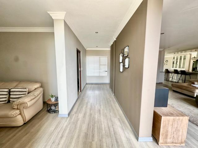 3 Bedroom House For Sale in Shere