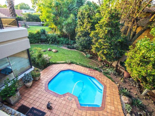 3 Bedroom House For Sale in Silver Lakes Golf Estate