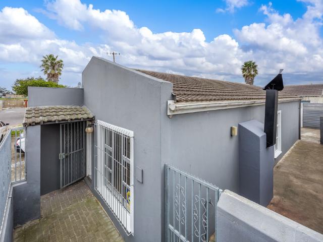 3 Bedroom House For Sale in Silversands