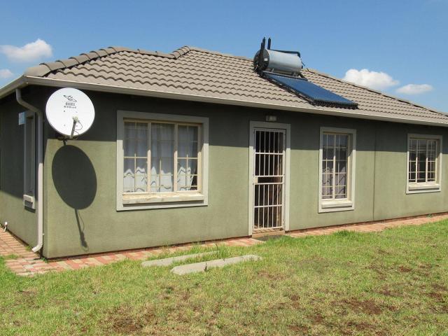 3 Bedroom House For Sale in Sky City