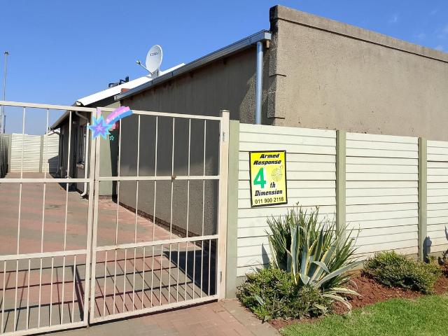 3 Bedroom House For Sale in Sky City