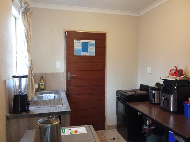 3 Bedroom House For Sale in Sky City