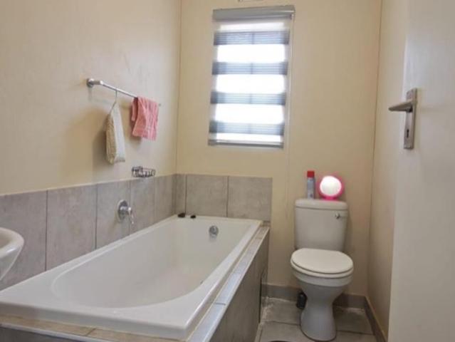 3 Bedroom House For Sale in Sky City