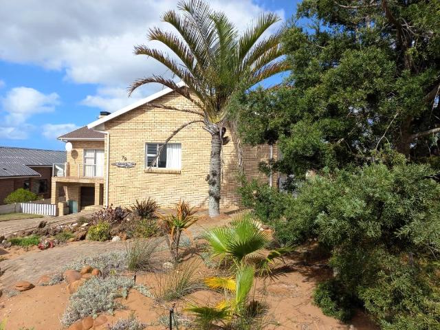 3 Bedroom House For Sale in Stilbaai Wes