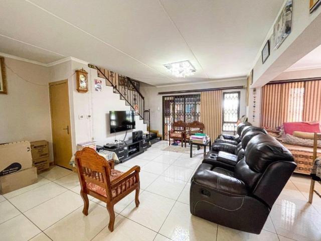 3 Bedroom House For Sale in Summerset