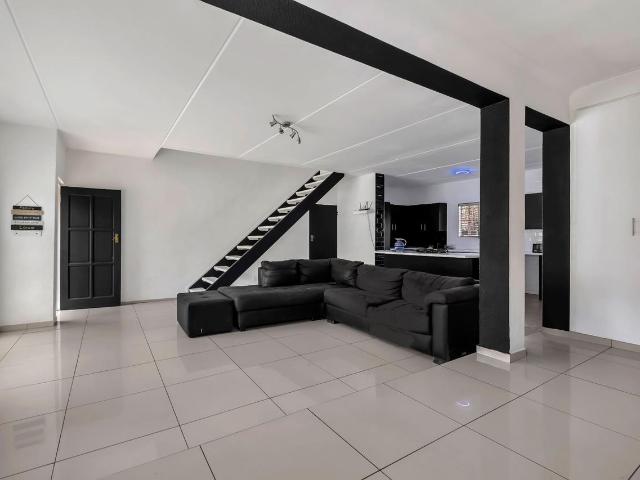 3 Bedroom House For Sale in Sundowner