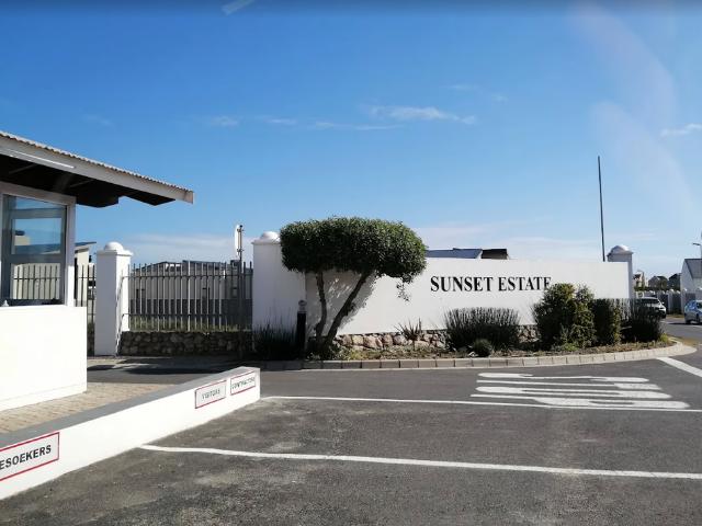 3 Bedroom House For Sale in Sunset Estate