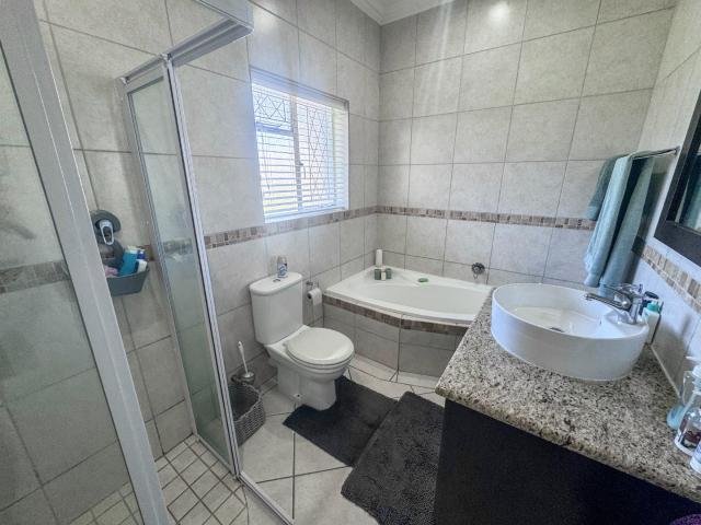 3 Bedroom House For Sale in Sunridge Park