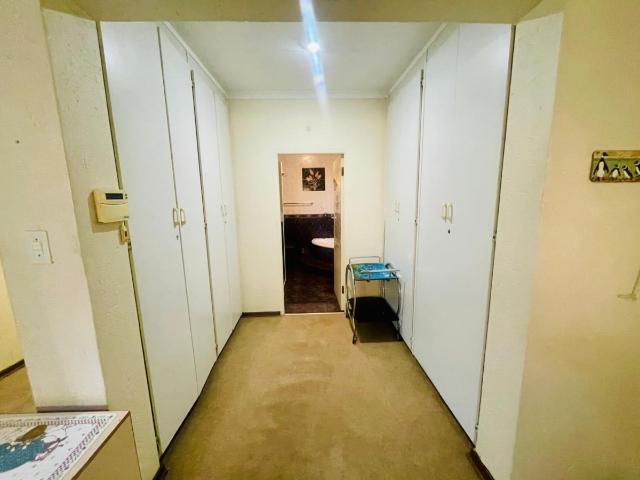 3 Bedroom House For Sale in Sunward Park