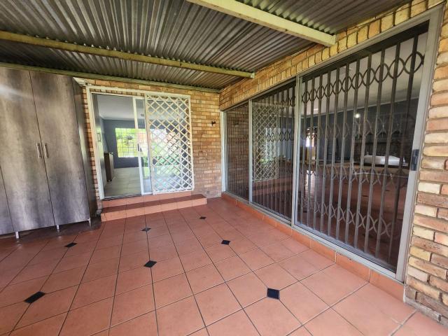 3 Bedroom House For Sale in Sunward Park