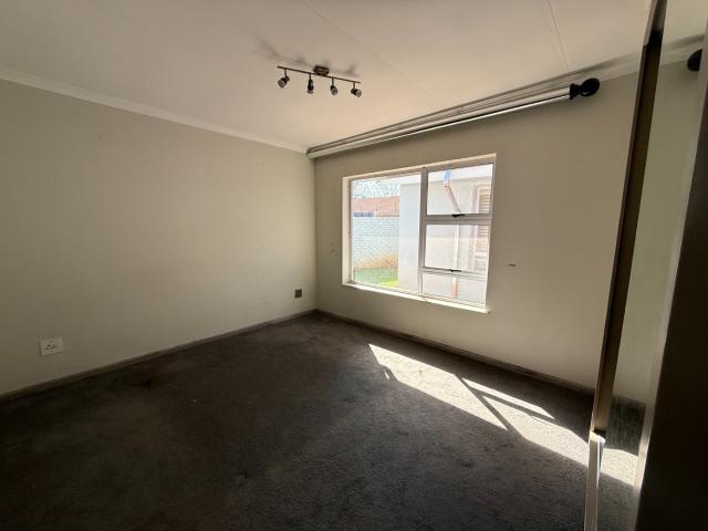 3 Bedroom House For Sale in Sunward Park