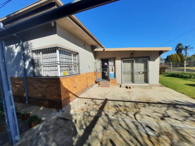 3 Bedroom House For Sale in Potchefstroom Central