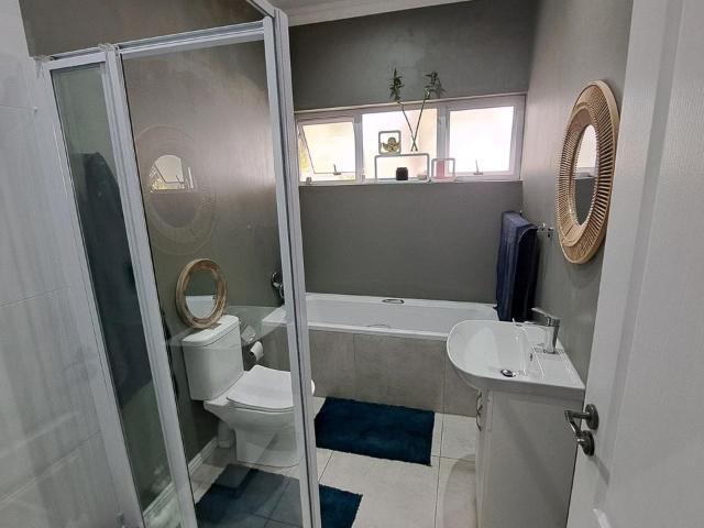 3 Bedroom house for sale in Palm Village, Oudtshoorn