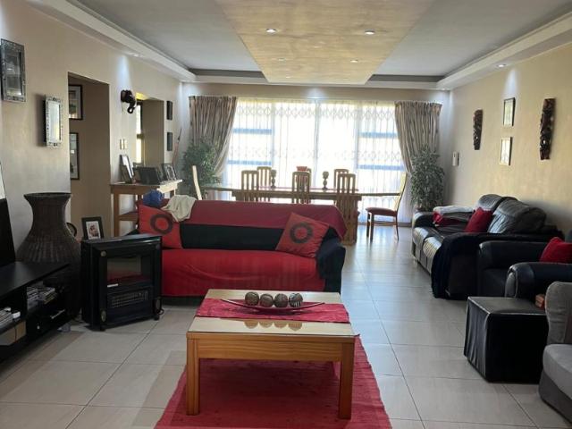 3 Bedroom House For Sale in Parkdene
