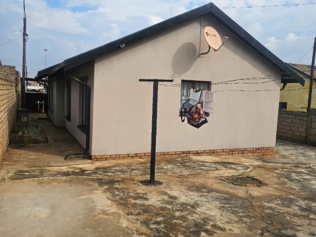 3 Bedroom House For Sale in Protea North