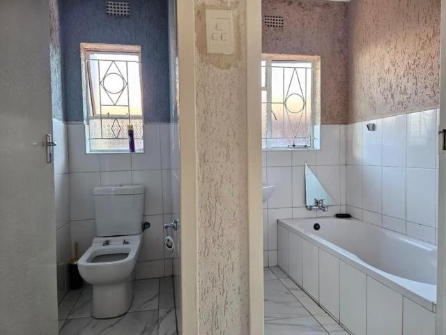 3 Bedroom House For Sale in Protea North