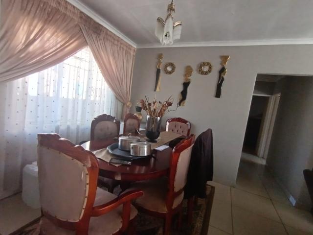 3 Bedroom House For Sale in Protea Glen