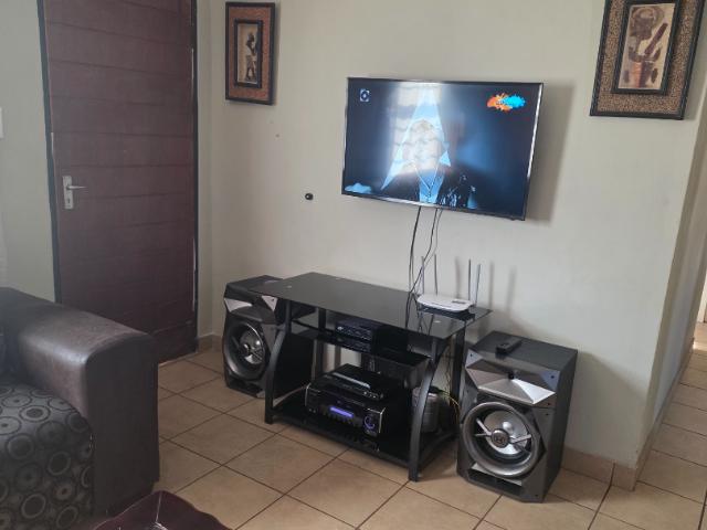 3 Bedroom House For Sale in Protea Glen