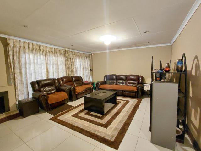 3 Bedroom House For Sale in Protea Glen