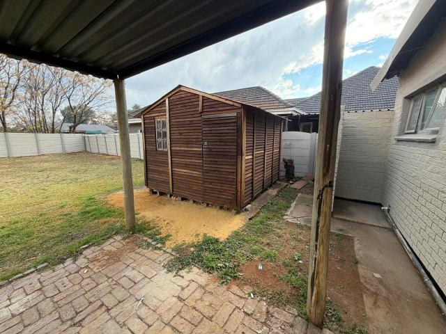 3 Bedroom House For Sale in Rothdene
